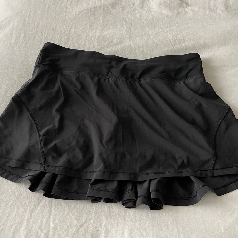 Lululemon Pace Mid Rise Athletic Skirt. Black. Size 6. Back pleats and zipper.